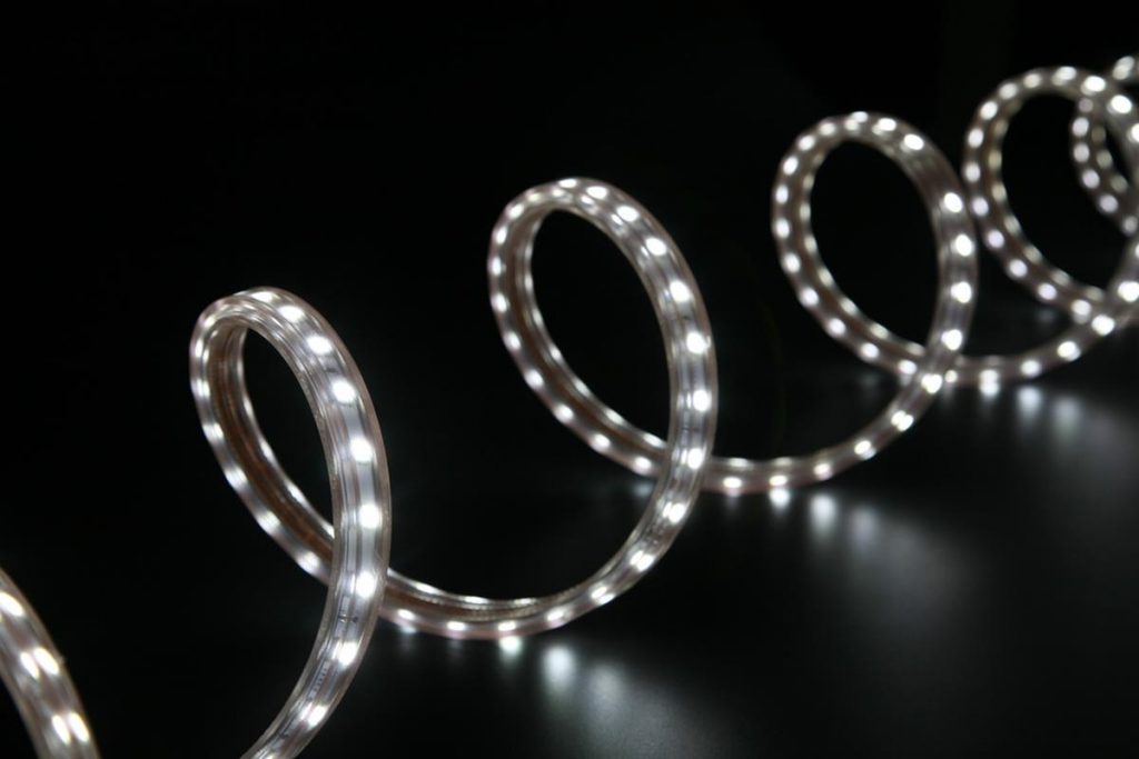 Co warto wiedzieć na temat opraw sufitowych LED?