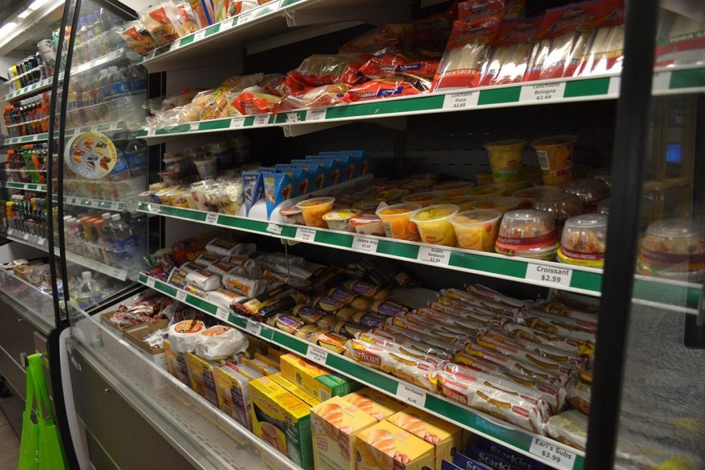 Świerze artykuły spożywcze w Delikatesach Centrum