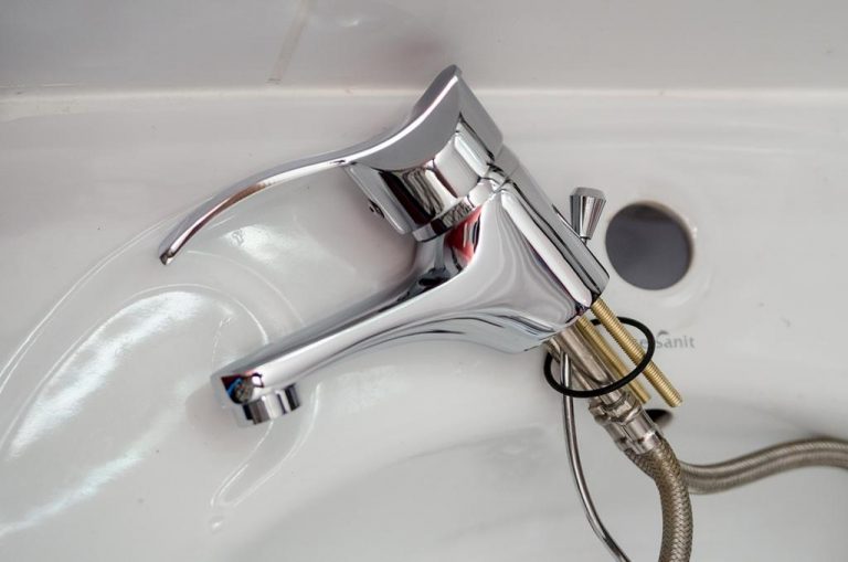 Któremu hydraulikowi warto zaufać w potrzebie?